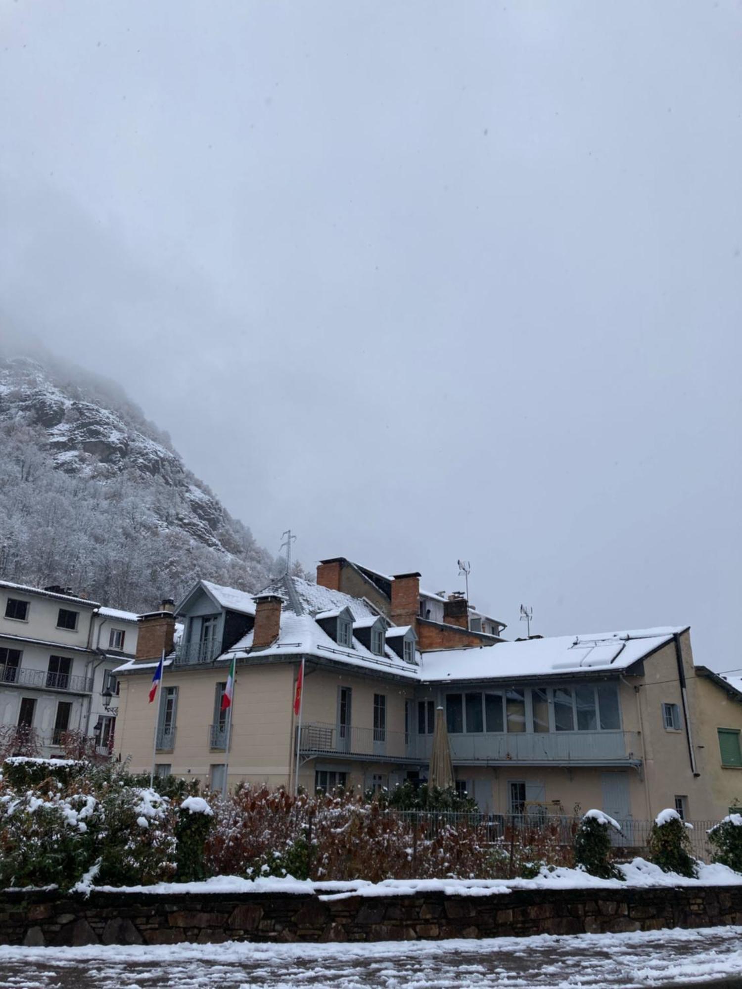 Le 41 Avenue Foch Hotel Bagnères-de-Luchon Exterior foto